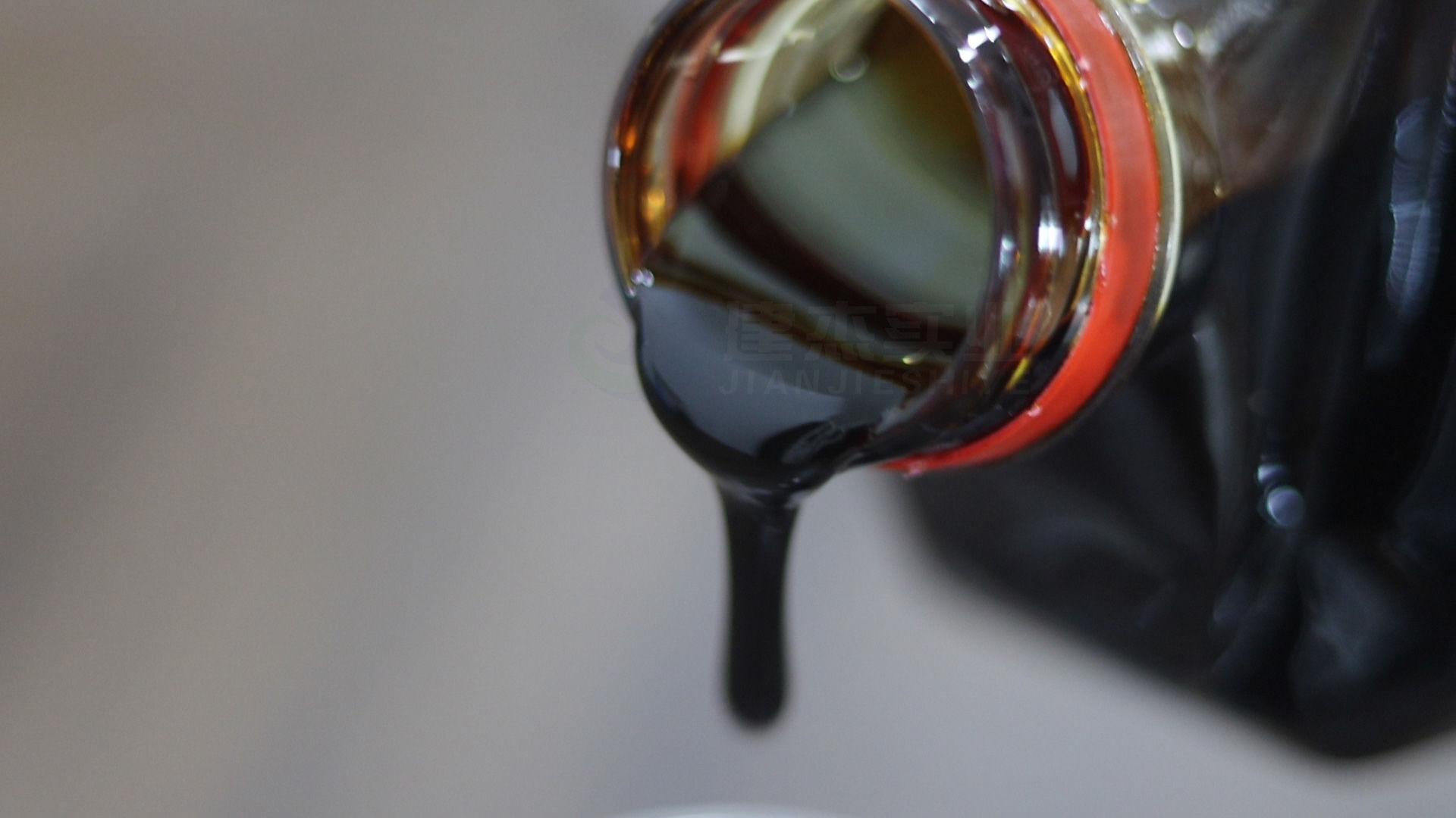 糖蜜粘結(jié)劑 vs 新型復(fù)合粘結(jié)劑