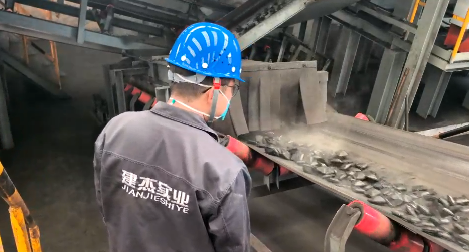 鋼廠污泥壓球新上產(chǎn)線頻出問題？看建杰粘合劑現(xiàn)場指導(dǎo)專業(yè)破局